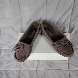 Minnetonka Dark Grey Suede Moccasins size 6.5